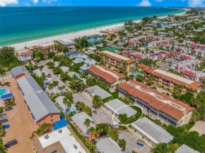 Tradewinds Cottage Completely Renovated Easy Beach & Pool Access